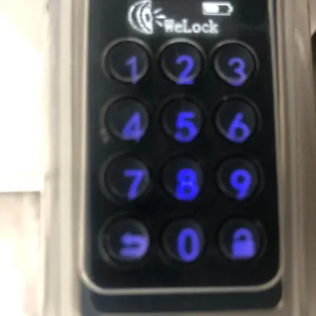 R24/7, 4050 Traun Apartment