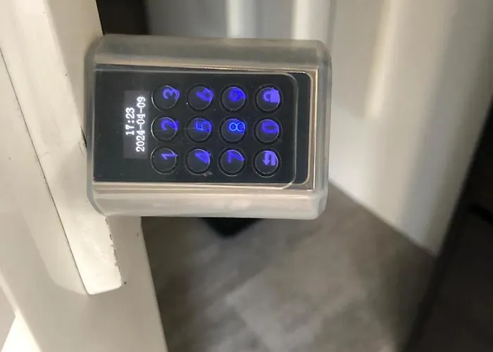 R24/7, 4050 Traun Apartamento Linz